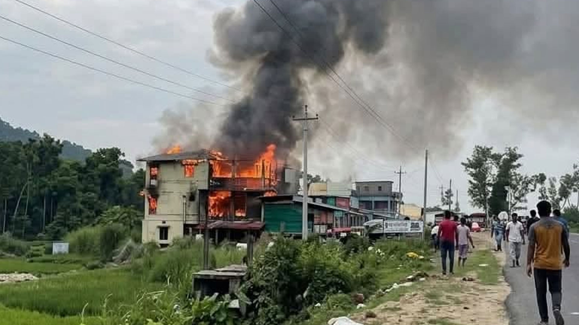 রিসোর্টে অগ্নিকাণ্ডে ১০ জনের প্রাণহানি রিসোর্টে অগ্নিকাণ্ডে ১০ জনের প্রাণহানি